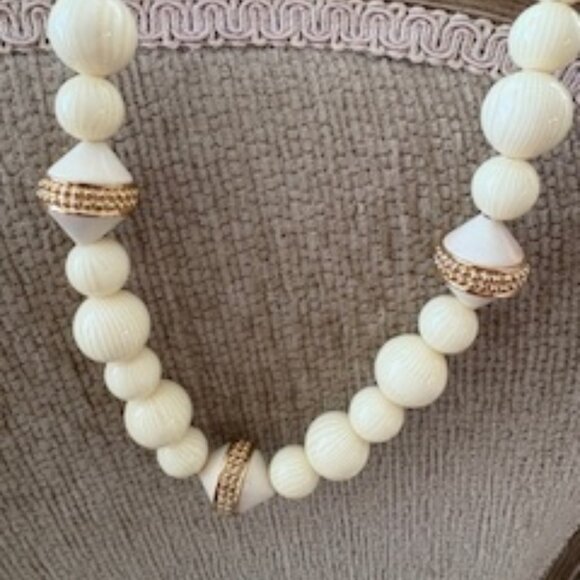 Vintage Givenchy necklace-Faux Ivory chunky beaded design-Haute Couture 1980's - Picture 2 of 7